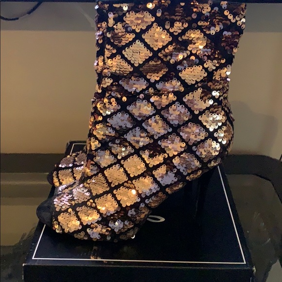 Shoes - Picture 2 of 4